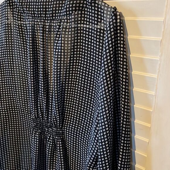 Daisy Fuentes baby doll style, semi sheer blouse, size large. - Picture 5 of 5